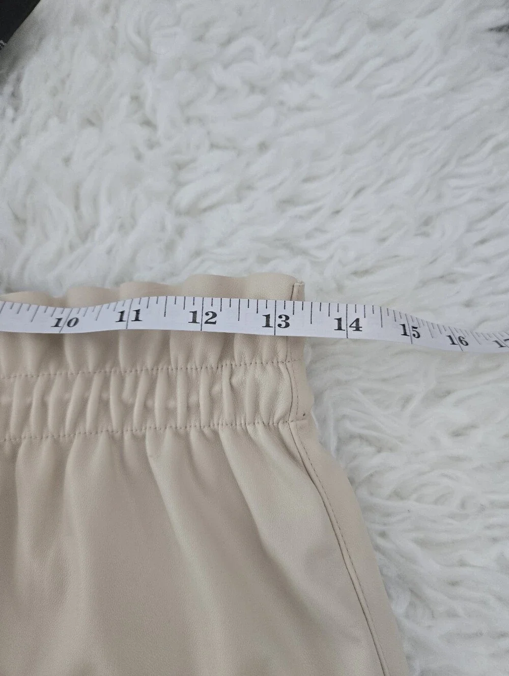 Vero Moda high waist paperbag style cream-colored coated faux leather mini skirt